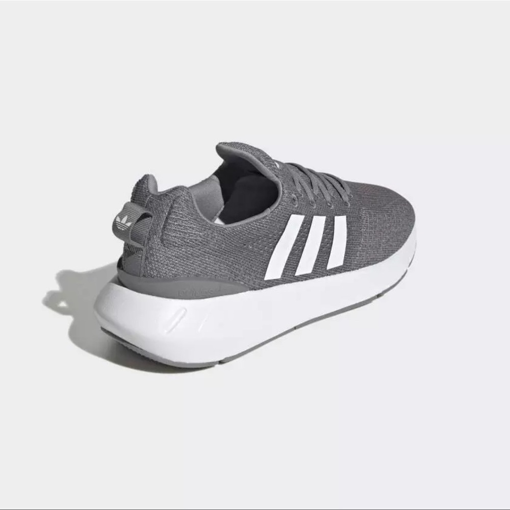 NIB Adidas Men’s Swift Run 22 Cool Grey Shoes Size 9 - Picture 5 of 5